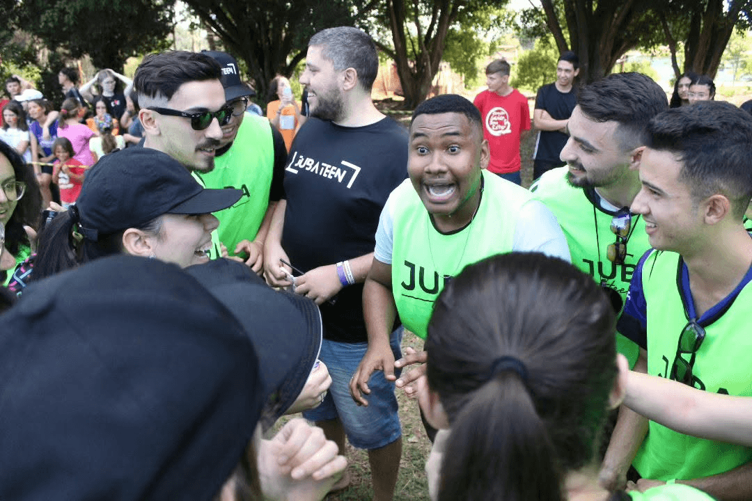 Equipe Jubateen celebrando